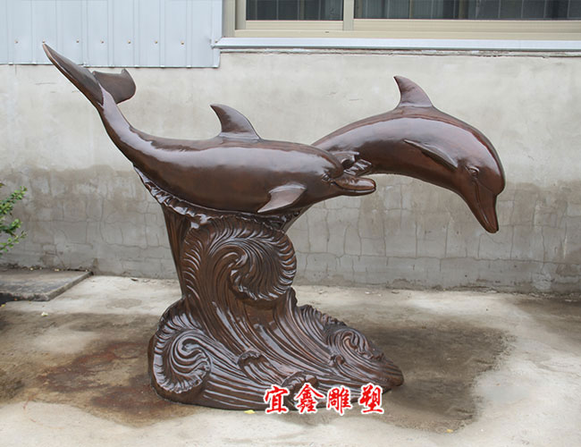 銅雕海豚