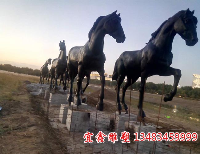 行走的駿馬