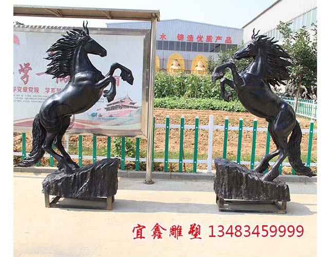 銅雕駿馬