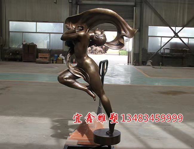 雕塑飛女