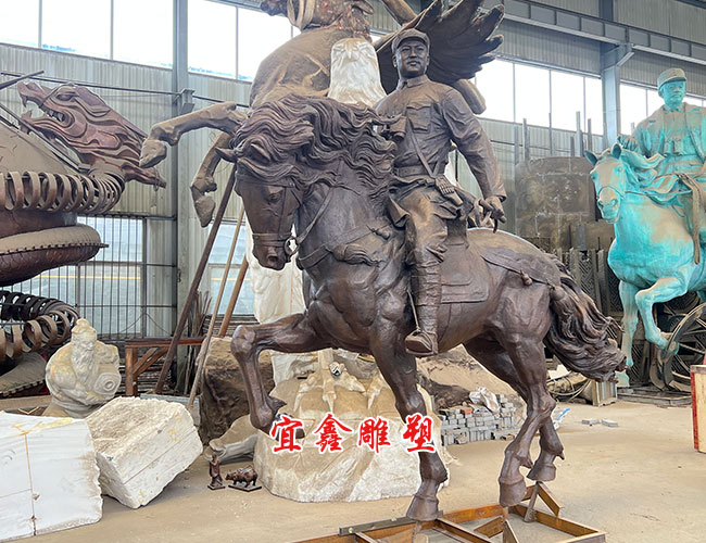 騎馬澳门4066电子游戏 羅炳輝將軍 青銅雕塑