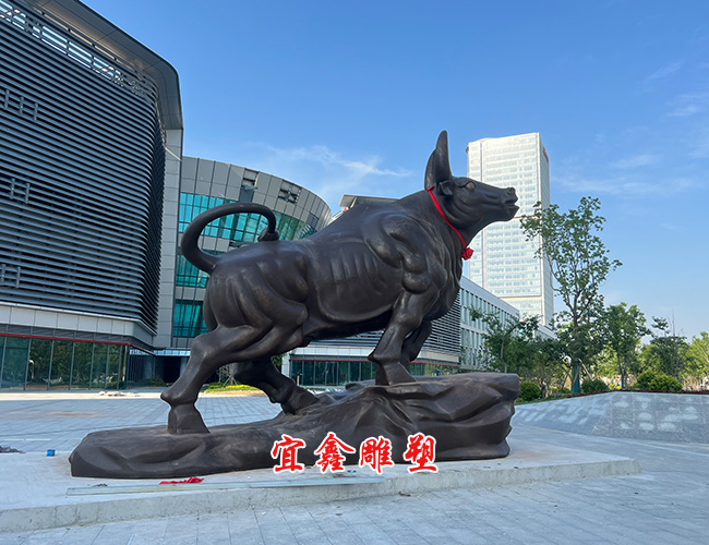 《銅牛雕塑》