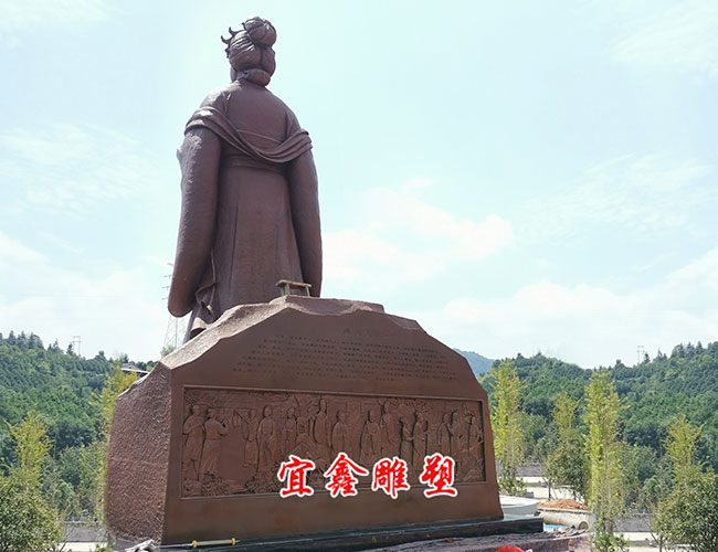 雕塑背麵