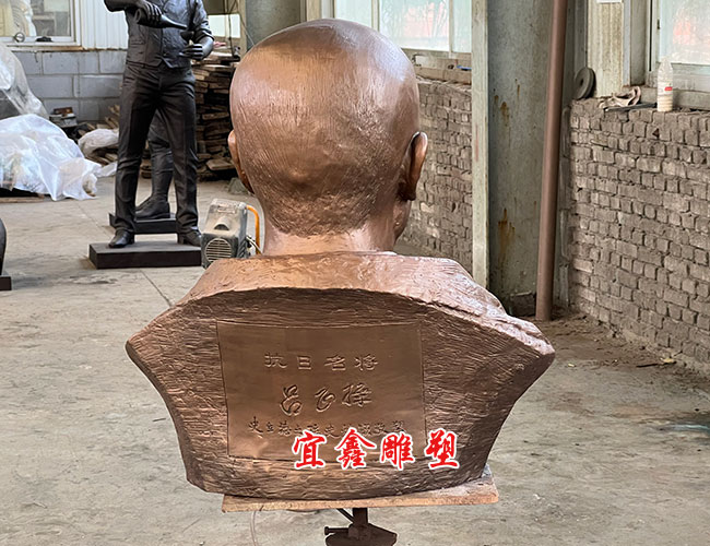 鑄銅人物胸像背麵