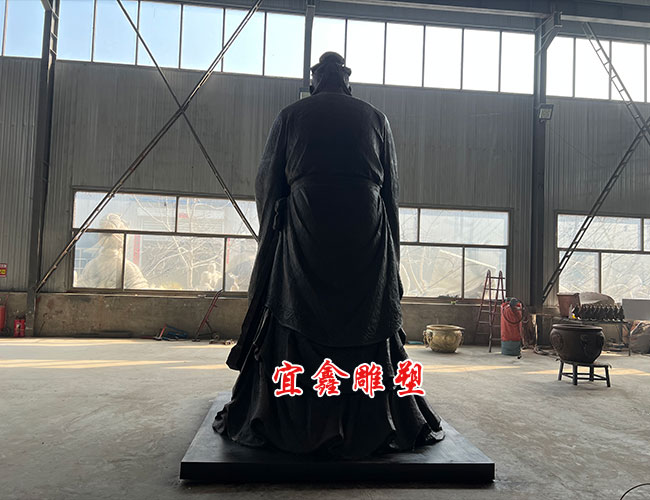 孔子雕塑背麵