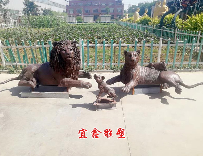 獅子銅雕