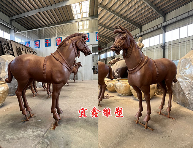 銅雕馬兩(liang) 匹馬拚接圖