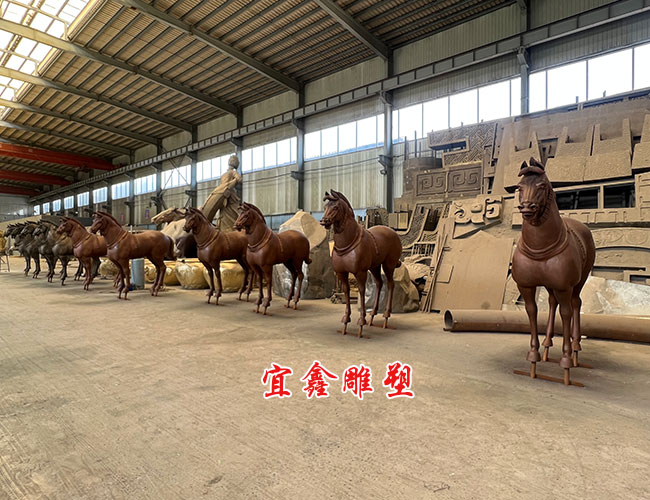 銅雕馬側(ce) 麵