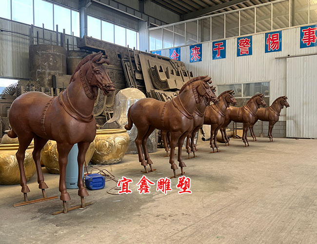 銅雕馬側(ce) 麵