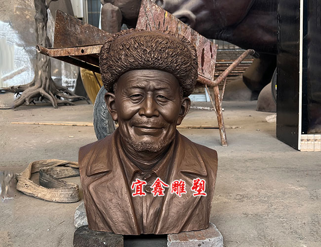 老人銅雕像