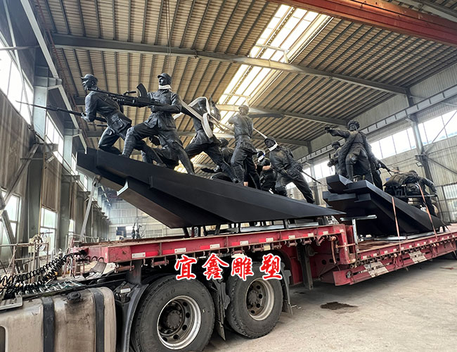 膠東(dong) 壯誌英雄魂雕塑運輸